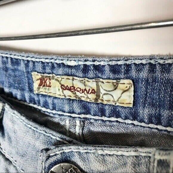 BKE Size 26 Sabrina Light Wash Distressed 100% Cotton Capri Length Denim Jeans - Picture 3 of 10